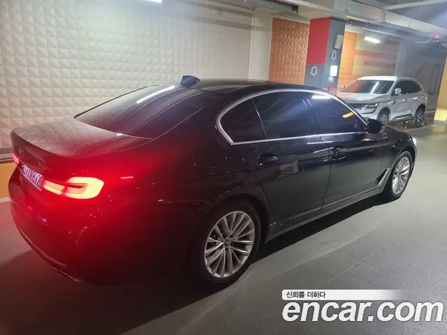 BMW 5-Series 2021 thumb 2