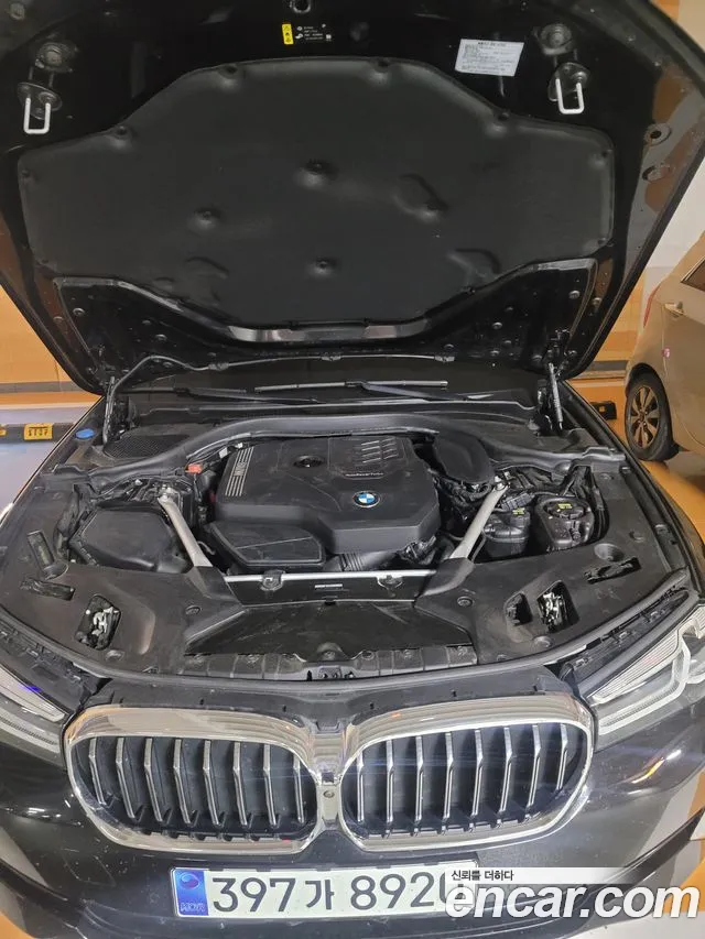 BMW 5-Series 2021 thumb 6