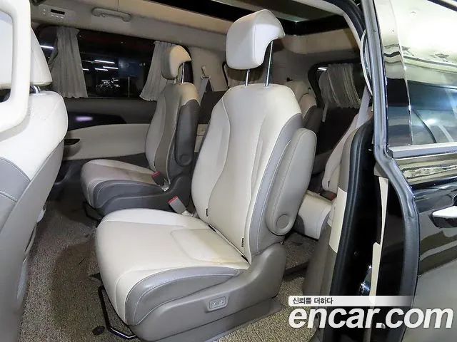 Kia Carnival 2021 thumb 7