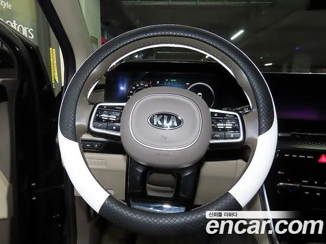 Kia Carnival 2021 thumb 8
