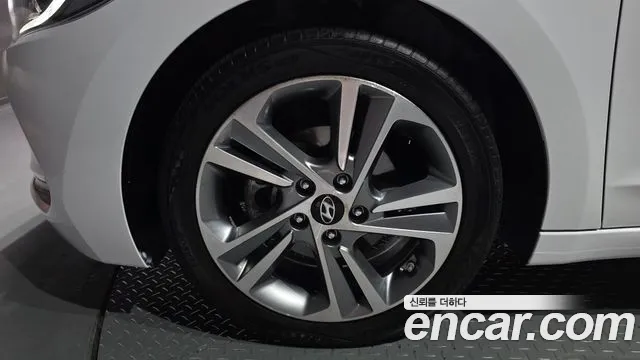 Hyundai Avante 2017 thumb 5