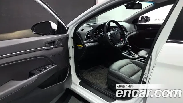 Hyundai Avante 2017 thumb 10
