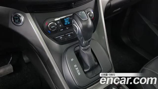Ford Kuga 2016 thumb 9