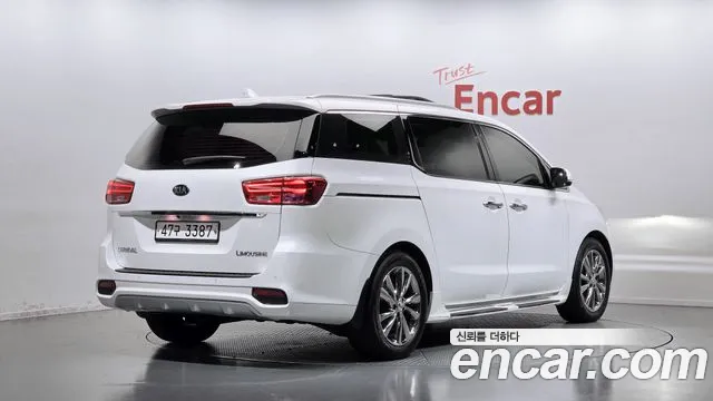 Kia Carnival 2018 thumb 2