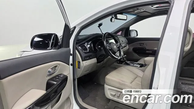 Kia Carnival 2018 thumb 10