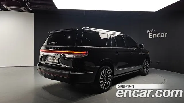Lincoln Navigator 2022 thumb 2