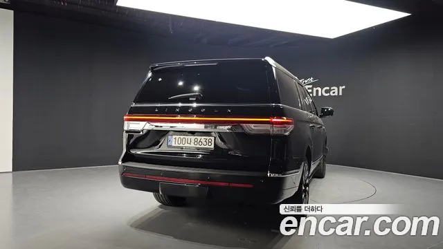 Lincoln Navigator 2022 thumb 4