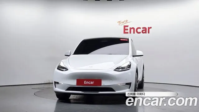 Tesla Model Y 2021 thumb 2