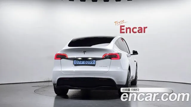 Tesla Model Y 2021 thumb 3