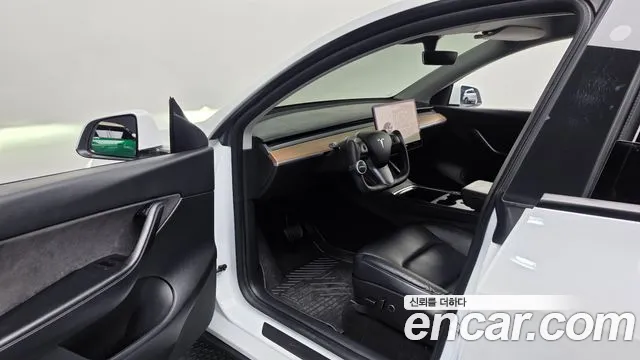 Tesla Model Y 2021 thumb 9