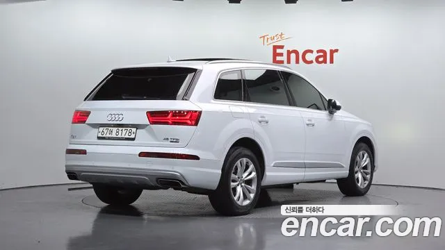 Audi Q7 2019 thumb 2