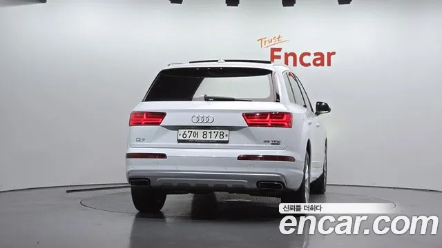 Audi Q7 2019 thumb 4