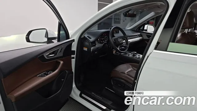 Audi Q7 2019 thumb 10