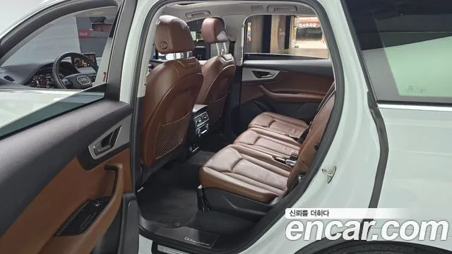 Audi Q7 2019 thumb 11