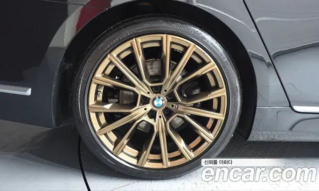 BMW 7-Series 2020 thumb 5