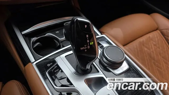 BMW 7-Series 2020 thumb 9