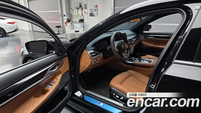 BMW 7-Series 2020 thumb 10