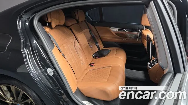 BMW 7-Series 2020 thumb 11