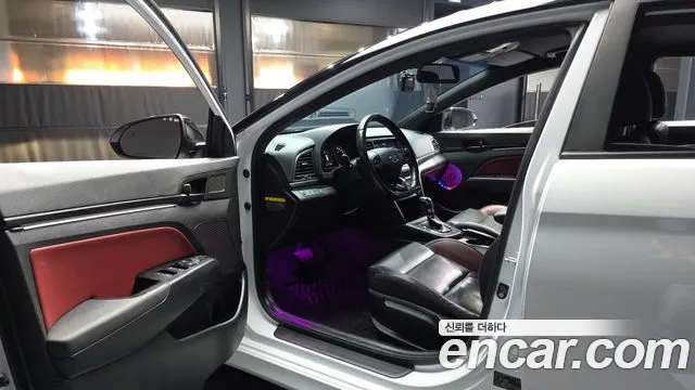 Hyundai Avante 2017 thumb 10