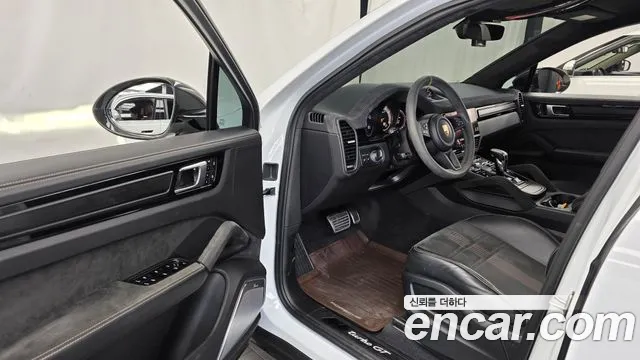 Porsche Cayenne 2022 thumb 10