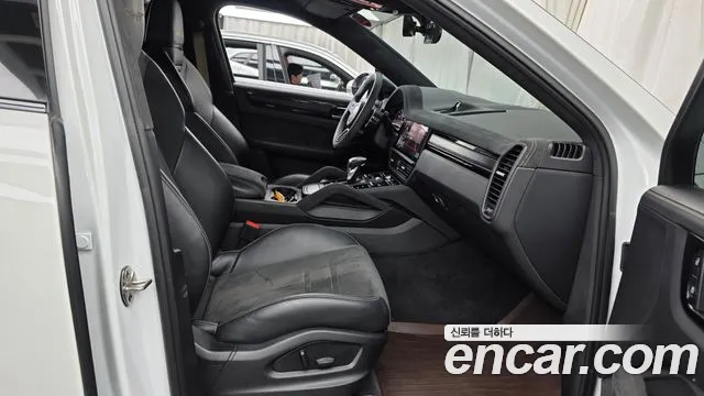Porsche Cayenne 2022 thumb 11