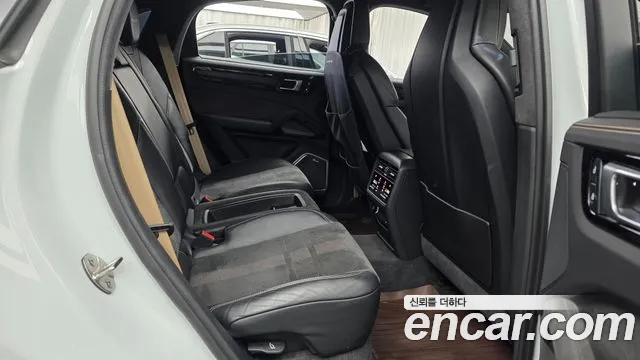 Porsche Cayenne 2022 thumb 12