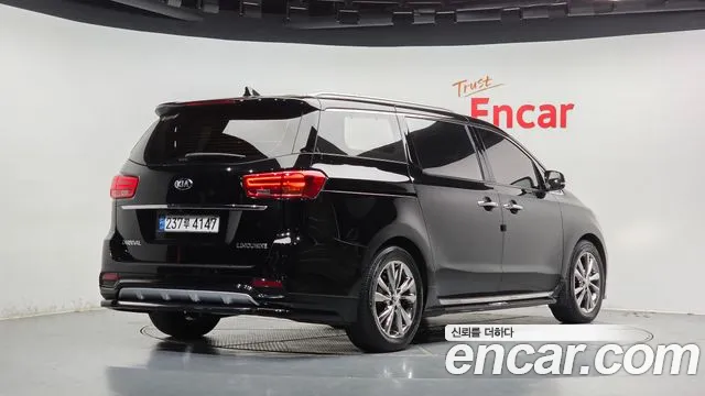 Kia Carnival 2019 thumb 2