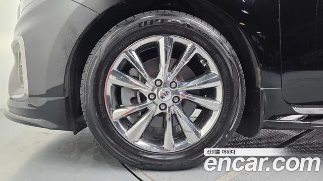 Kia Carnival 2019 thumb 5