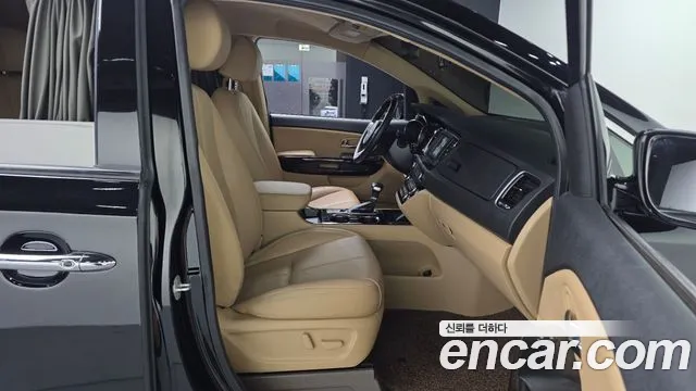 Kia Carnival 2019 thumb 11