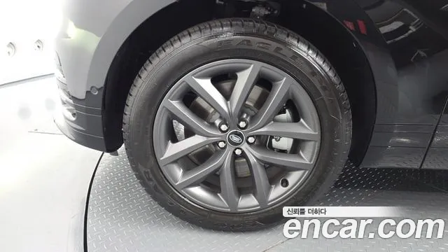 Land Rover Range Rover Velar 2026 thumb 5