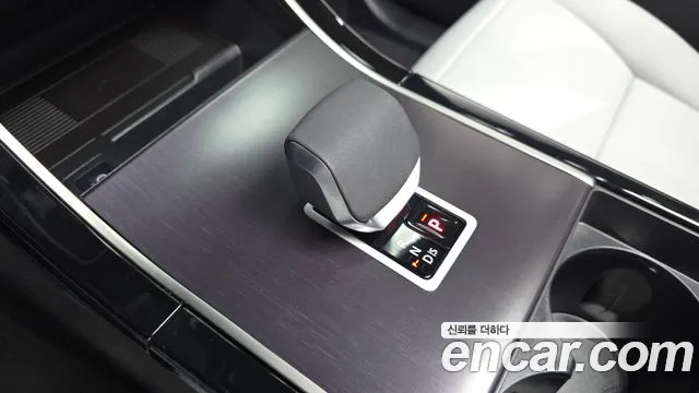 Land Rover Range Rover Velar 2026 thumb 9