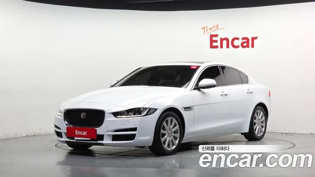 Jaguar XE 2016 thumb 12