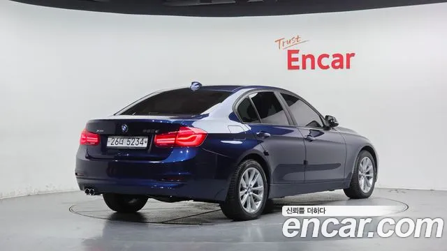 BMW 3-Series 2018 thumb 2