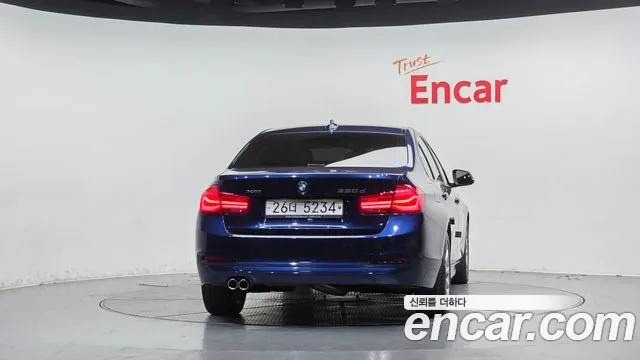 BMW 3-Series 2018 thumb 4
