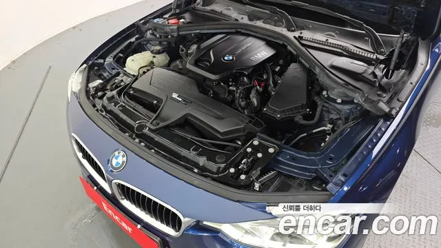 BMW 3-Series 2018 thumb 6