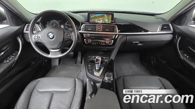 BMW 3-Series 2018 thumb 7