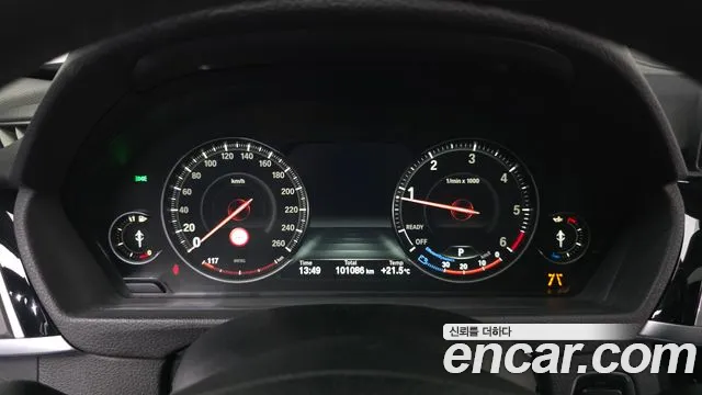 BMW 3-Series 2018 thumb 8