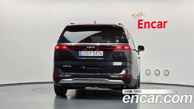 Kia Carnival 2023 thumb 4