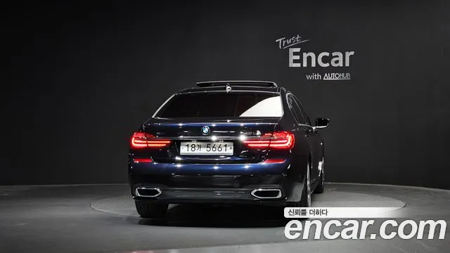 BMW 7-Series 2017 thumb 3