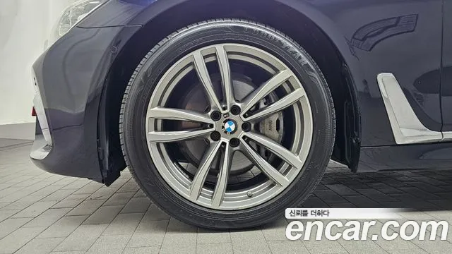 BMW 7-Series 2017 thumb 4