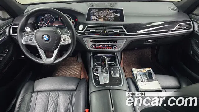 BMW 7-Series 2017 thumb 6