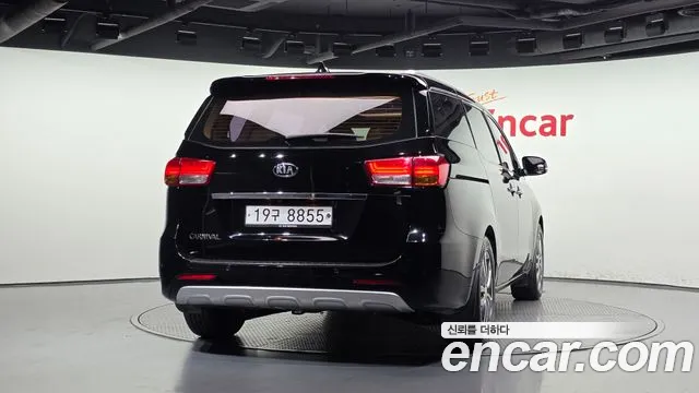 Kia Carnival 2017 thumb 4