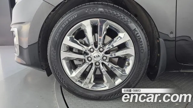 Kia Carnival 2017 thumb 5