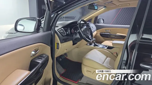 Kia Carnival 2017 thumb 10
