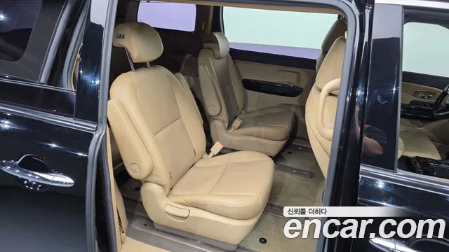 Kia Carnival 2017 thumb 12