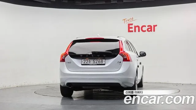 Volvo V60 2014 thumb 3