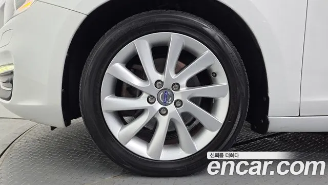 Volvo V60 2014 thumb 4