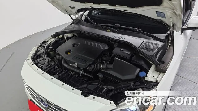 Volvo V60 2014 thumb 5