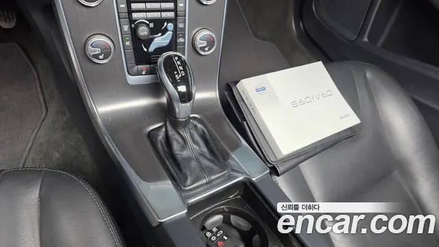 Volvo V60 2014 thumb 8