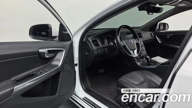 Volvo V60 2014 thumb 9
